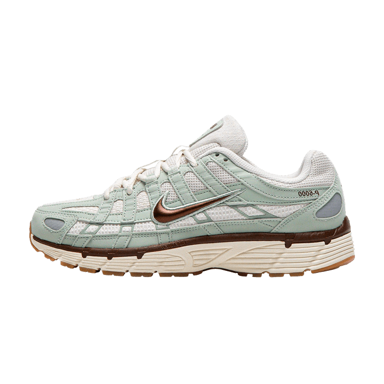 Nike P-6000 'Seafoam Fauna Brown' zijaanzicht met mint groen mesh, bruine swoosh en roomkleurige zool