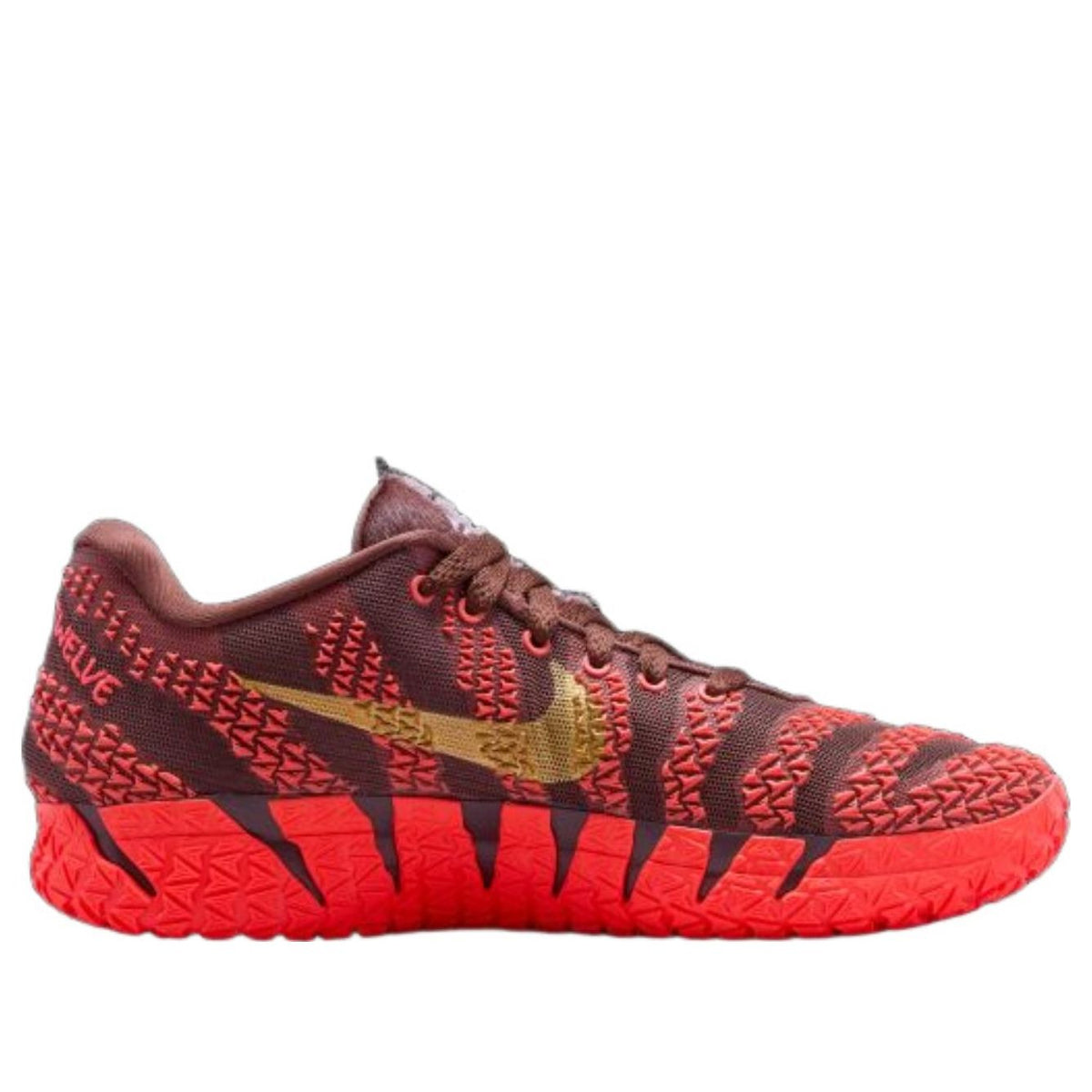 Nike Ja 3 Year of the Horse, zijaanzicht toont gouden strepen, rood bovenwerk en rode zool