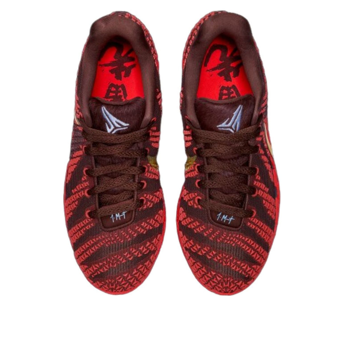 Nike Ja 3 Year of the Horse, bovenaanzicht met rood gebreid patroon, bruine kraag en rode binnenvoering