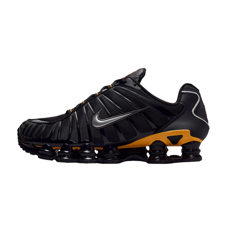 Nike Shox TL Black Varsity Maize, zijaanzicht met zwart bovenwerk, geel en zwart zoolontwerp, Shox-demping zichtbaar