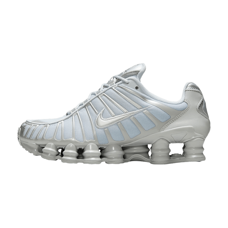 Nike Shox TL Pure Platinum Smoke Grey, zijaanzicht met charakteristieke Shox-zool en gestoffeerde loopvlakken