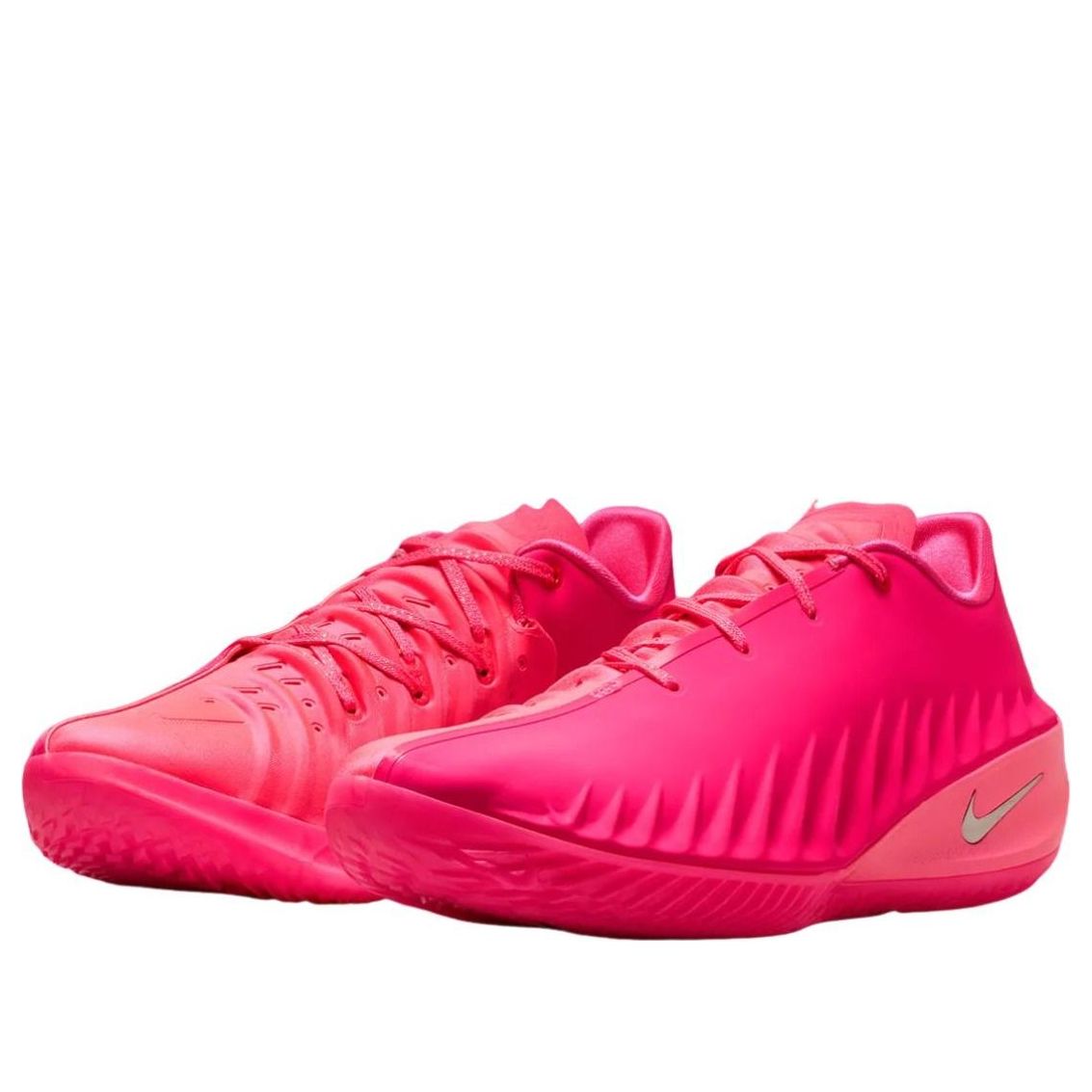 Nike Air Zoom GT Cut 4 Kay Yow paar samen, beide schoenen tonen de gestileerde silhouet en wolkachtige zoolconstructie