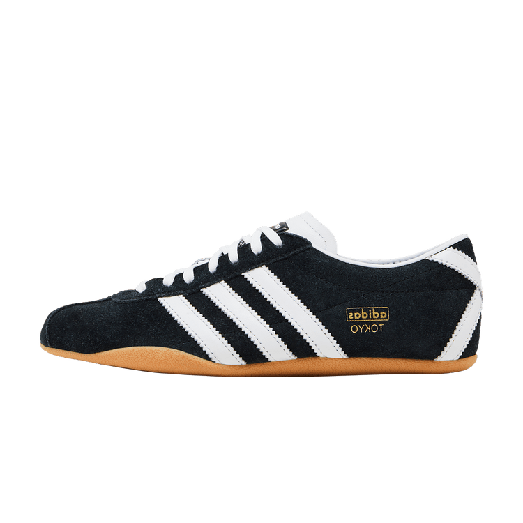 adidas Tokyo Black White, zijaanzicht met zwart suède, witte strepen en gumrozool