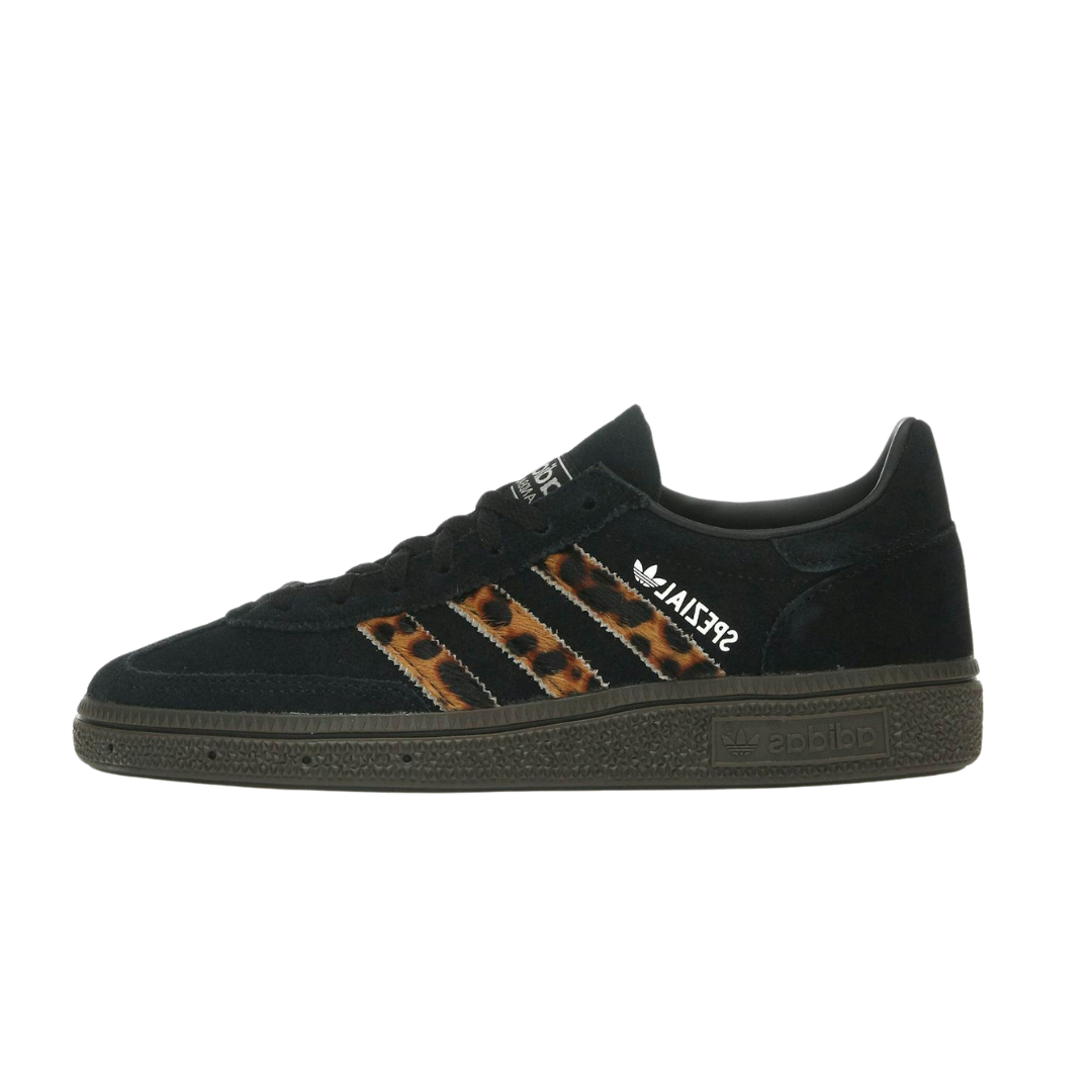 adidas Handball Spezial Leopard Stripes zijaanzicht, zwart suède met luipaardprint strepen, grijsgroene zool