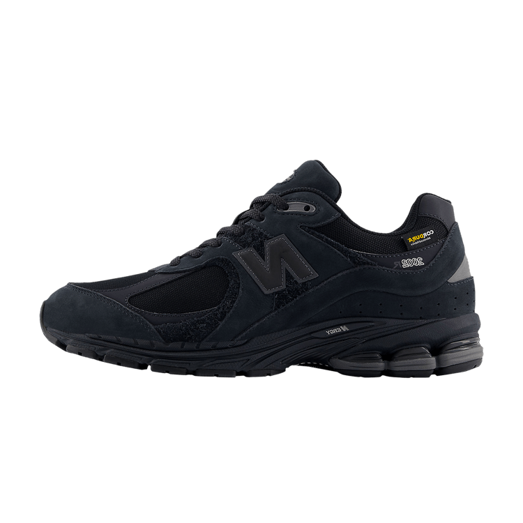 New Balance 2002R Cordura Phantom Black, zijaanzicht van zwarte sneaker met mesh en suede, grijze accenten