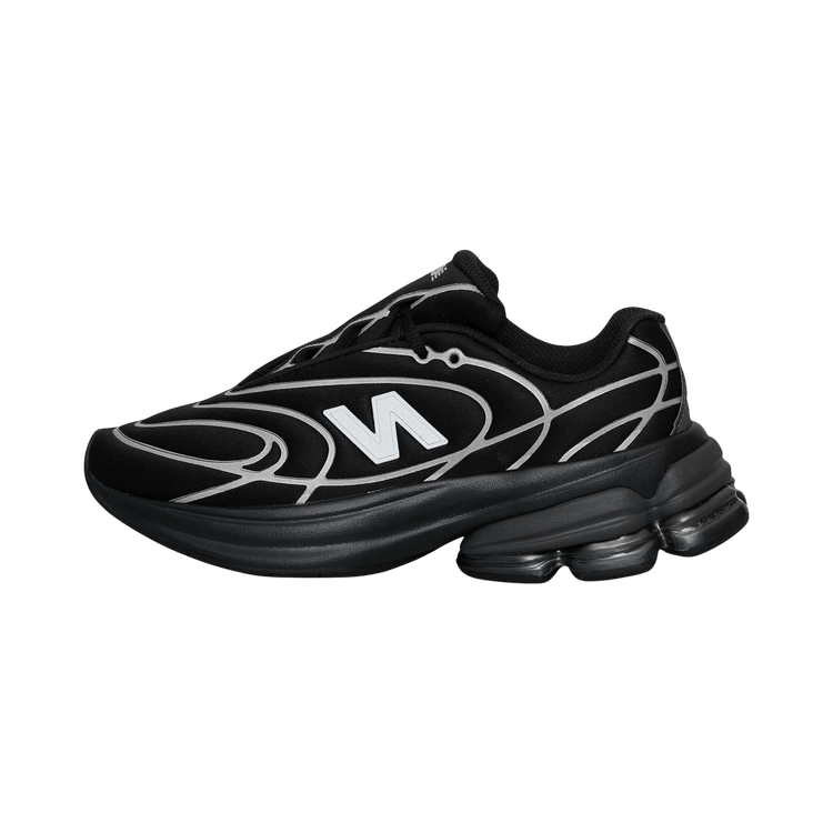 New Balance 5030 Black Silver Metallic, zijaanzicht met zwart upper, zilverkleurige metallic accenten en bullige zool