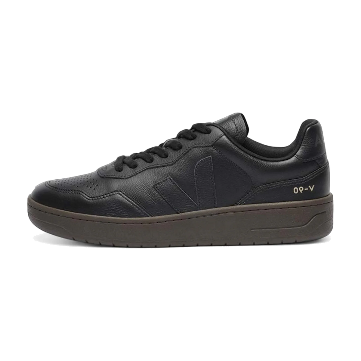Veja V-90 O.T. Leather Full Eagle Black, zijaanzicht, zwart leer met donkerbruin platform en gouden merktekst