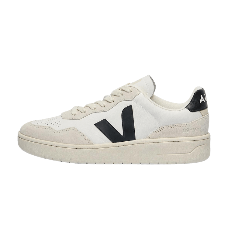 Veja V-90 OT White Black, zijaanzicht met wit leren bovenwerk, zwart V-logo en dikke roomwitte zool
