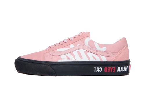 Vans UA Old Skool VLT LX Patta Mean Eyed Cat Silver Pink, zijaanzicht met roze canvas, witte en zwarte zool met tekstprint
