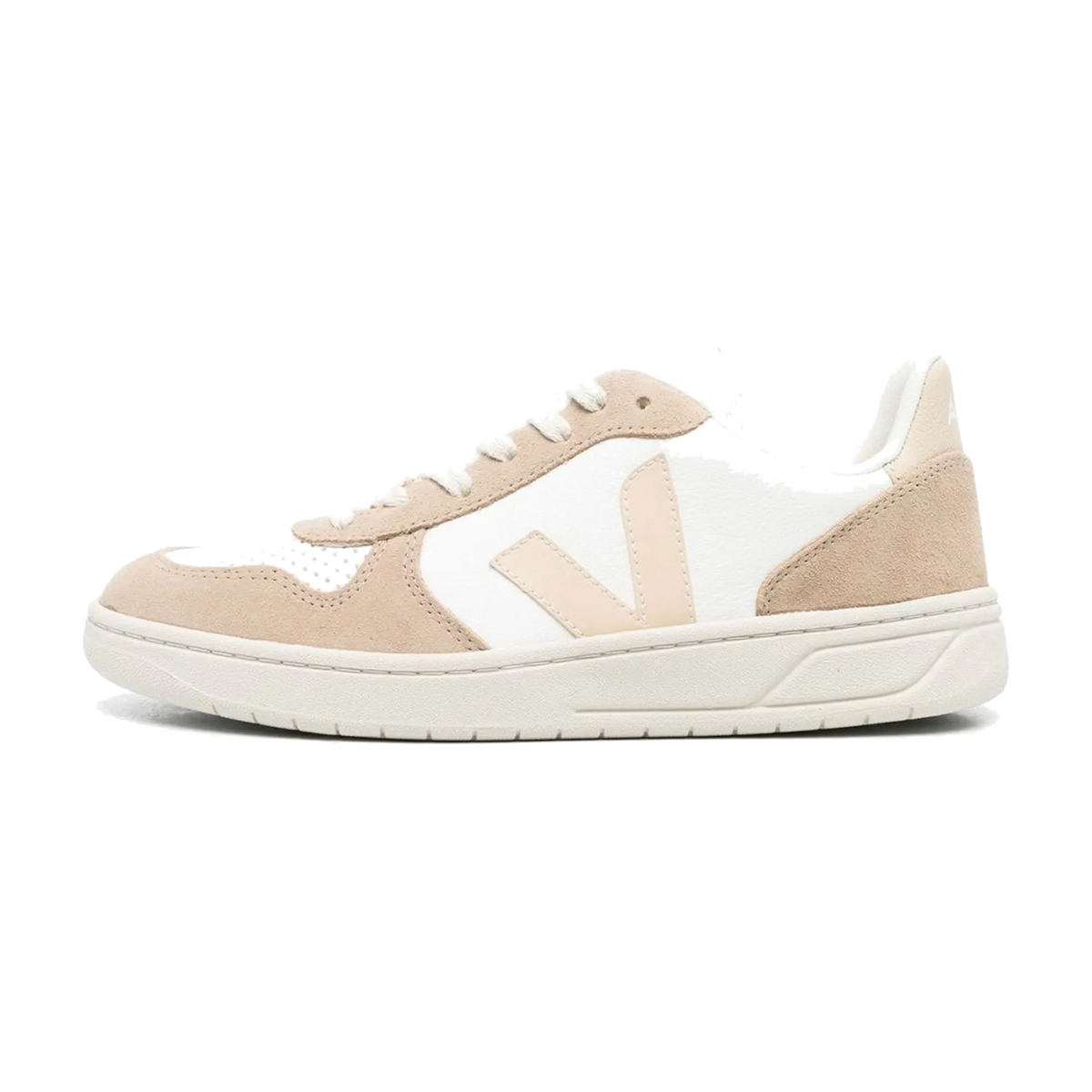 Veja V-10 Chromefree Leather White Sable Sahara zijaanzicht, beige suède met wit leer en V-logo, crèmekleurige zool
