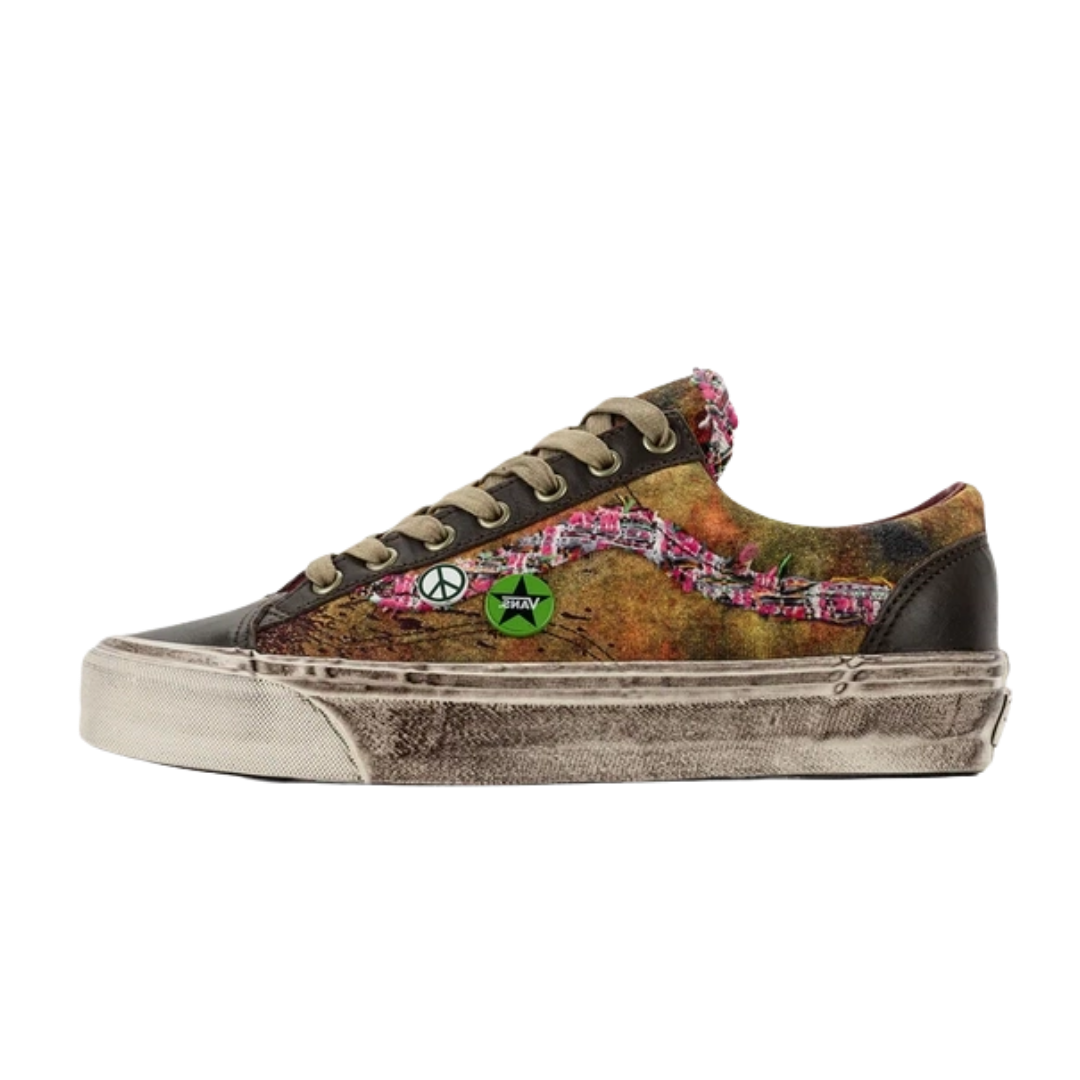 Vans Old Skool 36 LX Souvenir Warm Brown zijaanzicht met warm bruin ruitpatroon en roze details
