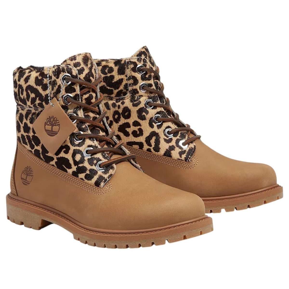 Timberland 6" Premium Boot Leopard Print Beige Nubuck, driekwart aanzicht toont luipaardprint kraag en beige laarshals