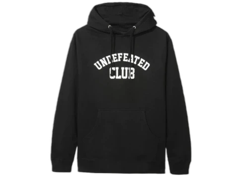 Anti Social Social Club x Undefeated Club Hoodie Black, vooraanzicht met witte UNDEFEATED CLUB tekstprint op zwart katoen