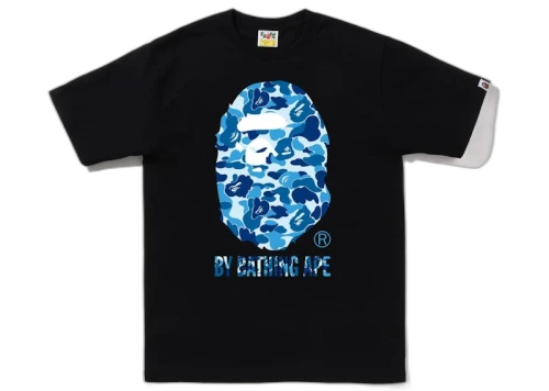 BAPE ABC Camo By Bathing Ape Tee Black/Blue, vooraanzicht met blauw camouflagepatroon op zwart shirt