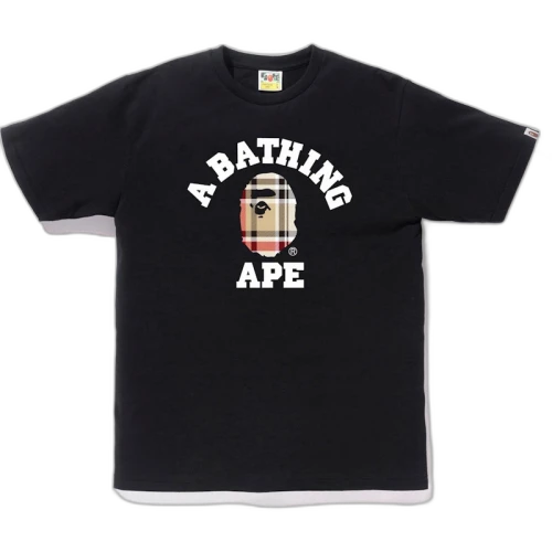 BAPE Check College Tee Black/Beige, vooraanzicht met witte 'A BATHING APE' tekst en geruit apekoplogo op zwart katoen