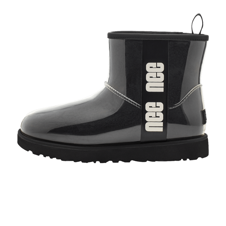 UGG Classic Clear Mini Boot Black, zijaanzicht met glanzend zwart en transparant kunststof, wit logo en luchtgezolen zool