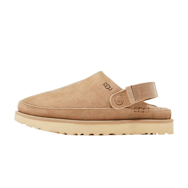 UGG Goldenstar Clog Sand, zijaanzicht met beige suède upper, dikke crème zool en achterband