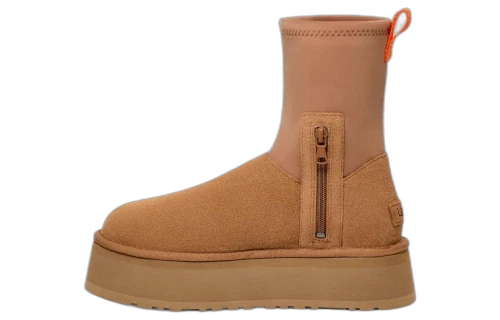 UGG Classic Dipper Boot Chestnut, zijaanzicht met kastanjebruine suède, ritssluiting en dikke platform zool