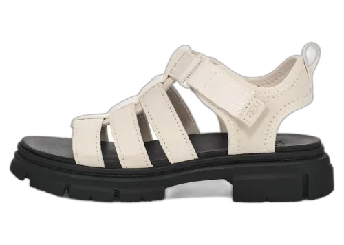 UGG Ashton Multistrap Sandal Jasmine, zijaanzicht met crèmekleurige bandjes, zwarte zool en plateauzoding