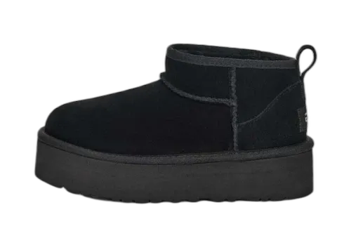 UGG Classic Ultra Mini Platform Boot Black (Kids), zijaanzicht met zwart suède en dik platform, pull-loop op de schacht