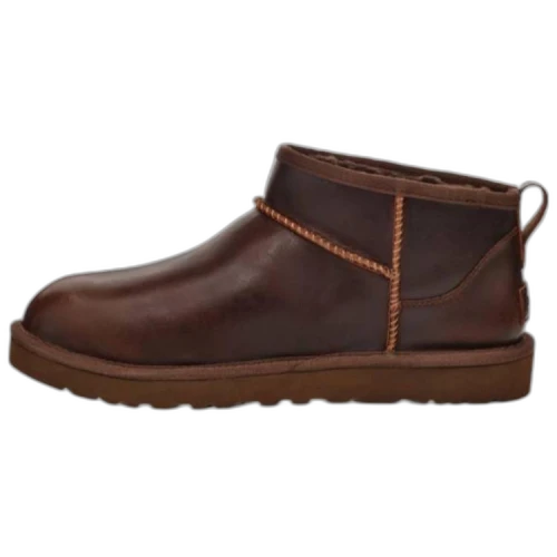 UGG Classic Ultra Mini LTHR Regen Boot Ironwood, zijaanzicht met donkerbruin leer en contrasterende oranje stiksels