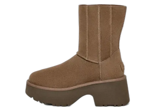 UGG Classic Twin Seam New Heights Boot Hickory, vooraanzicht met bruinsuède schacht en massieve plateauzool