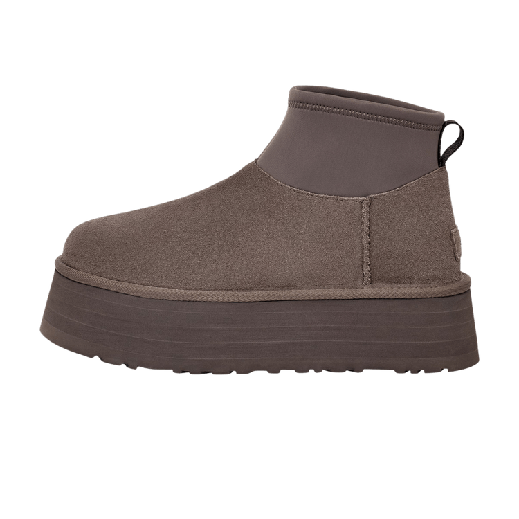 UGG Classic Mini Dipper Boot Thundercloud, zijaanzicht van laarzen in grijs suède met platformzool