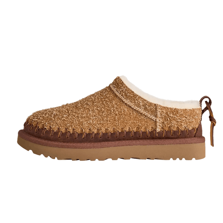 UGG Classic Micro Biarritz Chestnut, zijaanzicht met geborsteld suède, bordeaux-rood randje en beige fleece voering