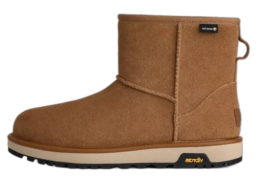 UGG Classic Mini GTX Boot Chestnut, zijaanzicht met kastanjebruine suède, crèmekleurige zool en Vibram-logo