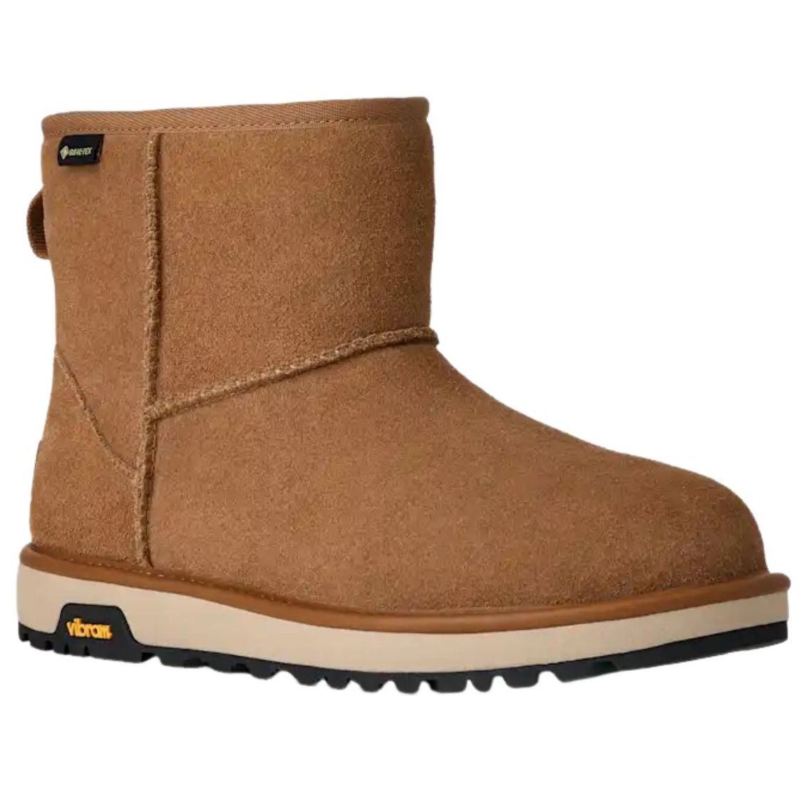UGG Classic Mini GTX Boot Chestnut, vooraanzicht met pulltab, kastanjebruine suède en zwart-gele Vibram-zool