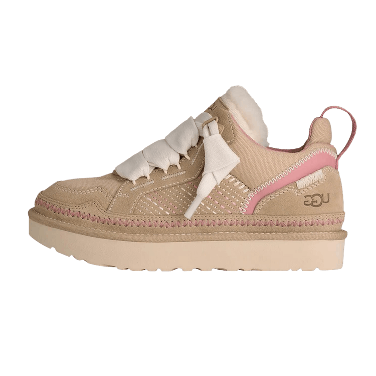 UGG Lowmel Meadow Sand Castle zijaanzicht, beige suède met roze accenten en crème platform zool