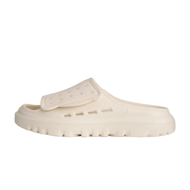 UGG PeakMod Slide Jasmine, zijaanzicht van witte clogsneaker met gestructureerde zool en gestoffeerde bovenrand