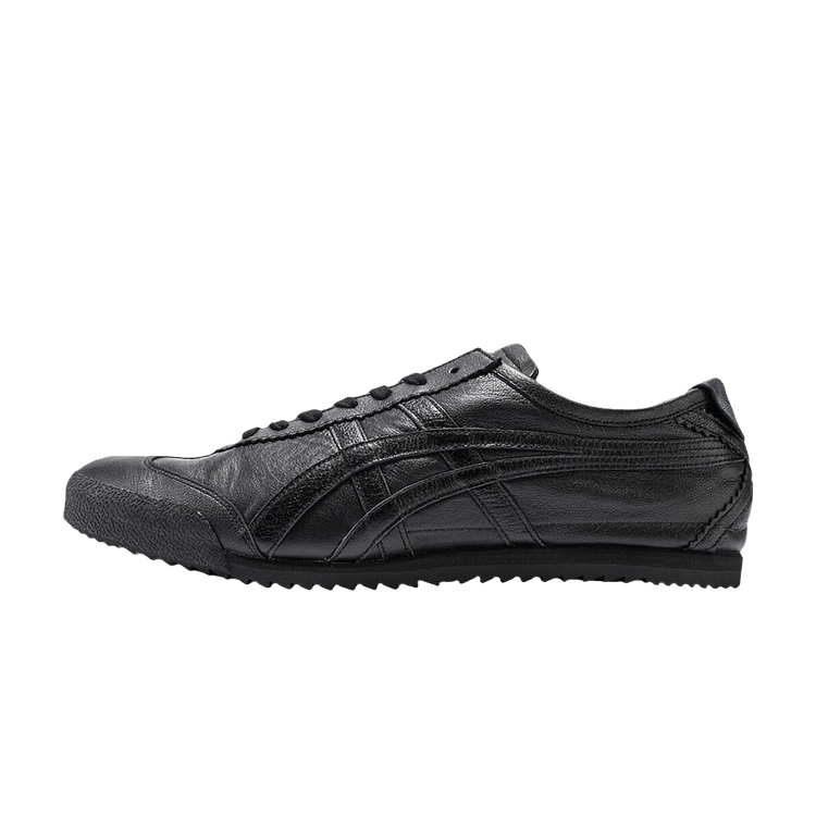 Onitsuka Tiger Mexico 66 Deluxe NM Triple Black, zijaanzicht van geheel zwarte sneaker met leren bovenwerk
