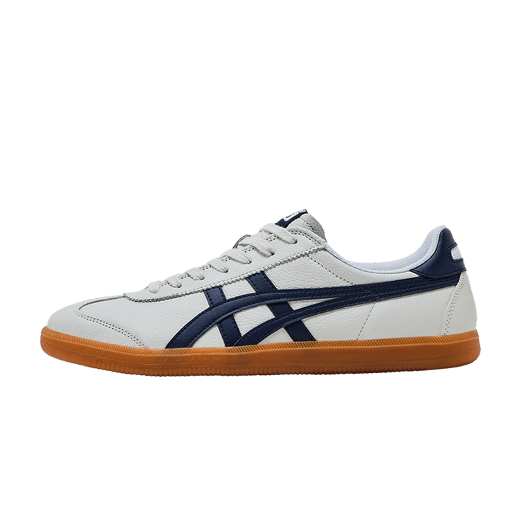 Onitsuka Tiger Tokuten Glacier Grey Peacoat, zijaanzicht met wit leer, donkerblauwe strepen en gummi zool
