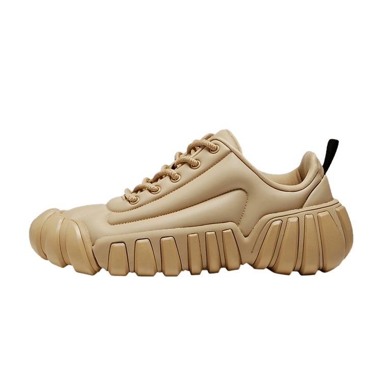 Onitsuka Tiger Dentigre Puff Desert Camp zijaanzicht, beige pufferjas-stijl design met geribbelde zool