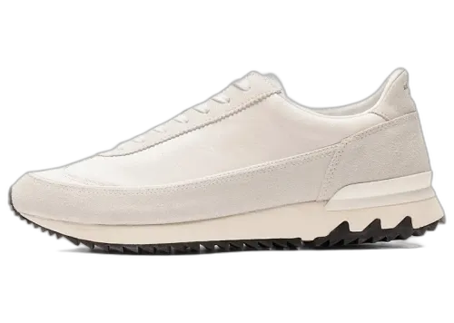 Onitsuka Tiger HSINTI White zijaanzicht met crème-witte nubuck en glad leer, zwarte traagzool