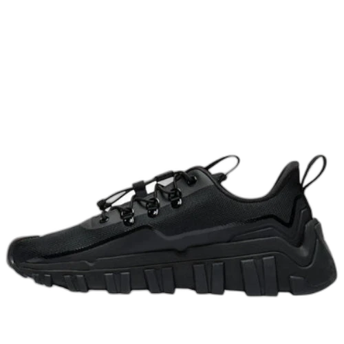 Onitsuka Tiger Cresty Flek Black, zijaanzicht van zwarte sneaker met geribbelde zool en vetersluiting