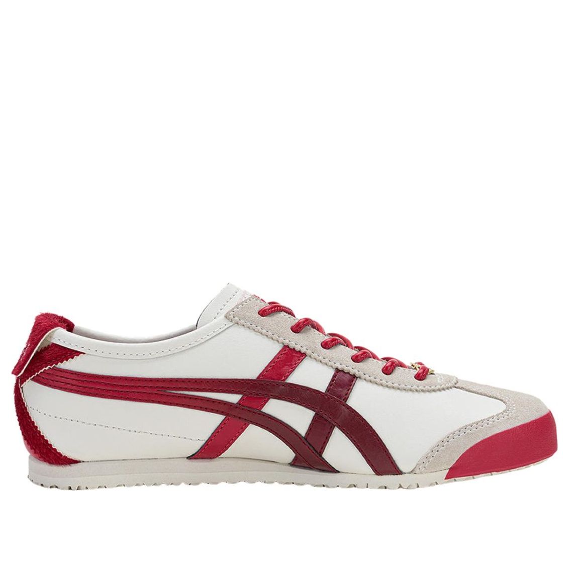 Onitsuka Tiger Mexico 66 Year of the Horse, driekwart aanzicht toont wit en bordeaux kleurblokken met contrasterende stiksels