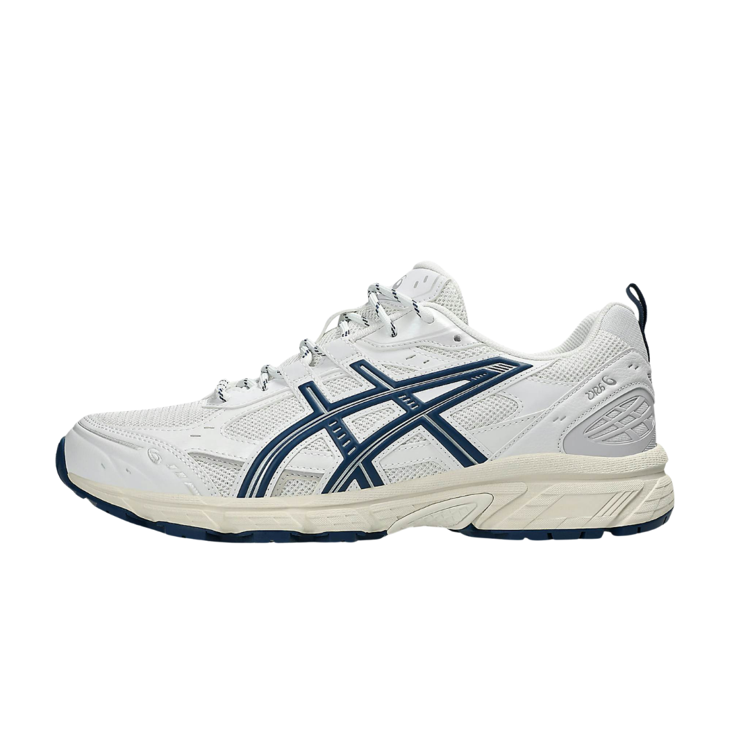 ASICS Gel-Nunobiki White Independence Blue, zijaanzicht met witte mesh bovenkant en donkerblauwe X-stiksels