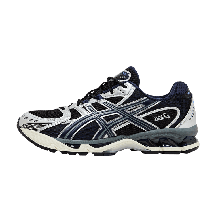 ASICS Gel-Nimbus 10.1 Black Midnight zijaanzicht, zwart-wit kleurvlakken met grijs zool en zilveren ASICS logo streep