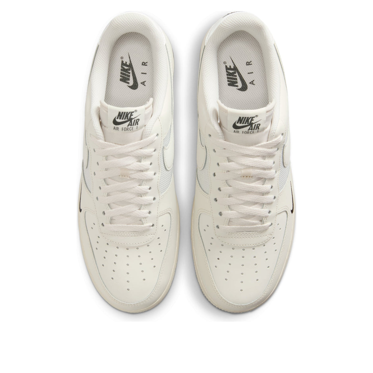 Nike Air Force 1 Low '07 LV8 Phantom, bovenaanzicht, witte leren constructie met perforaties en NIKE AIR branding