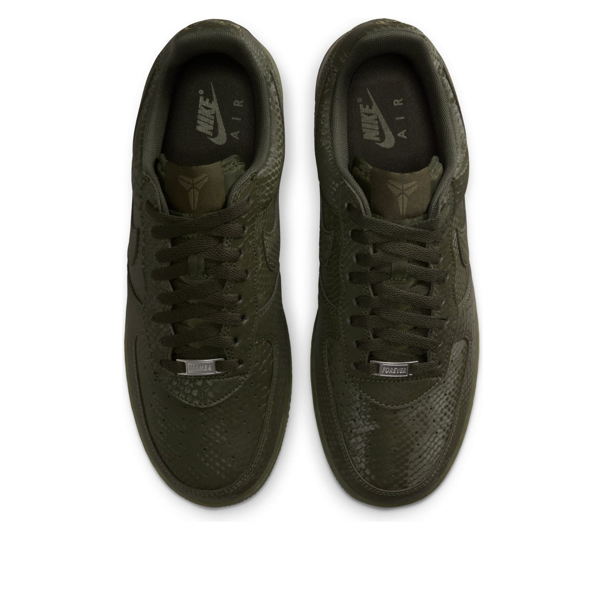 Nike Air Force 1 Low Kobe Bryant Forever Cargo Khaki, bovenaanzicht met vetersluiting en Air-branding in tong