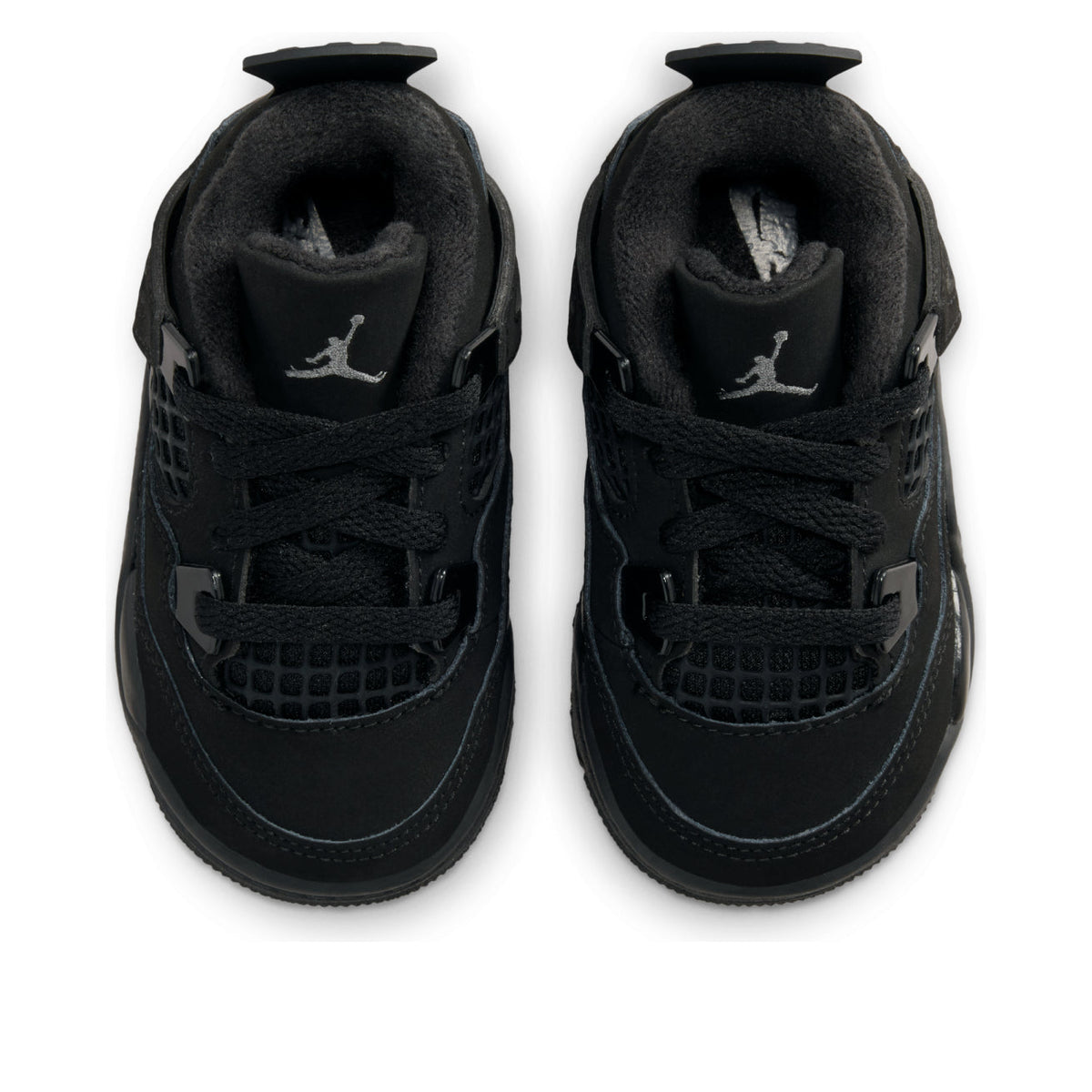 Jordan 4 Retro Black Cat (2025) (TD), bovenaanzicht met Jumpman-logo op tong en zwarte veters