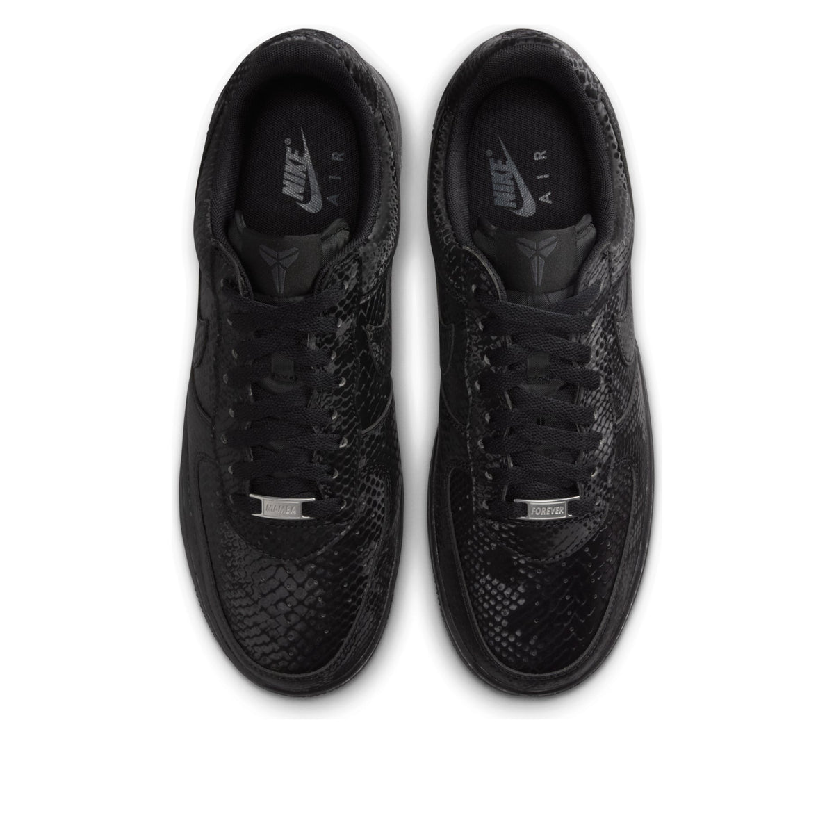 Nike Air Force 1 Low Kobe Bryant Forever Black, bovenaanzicht beide schoenen met textuur en insole
