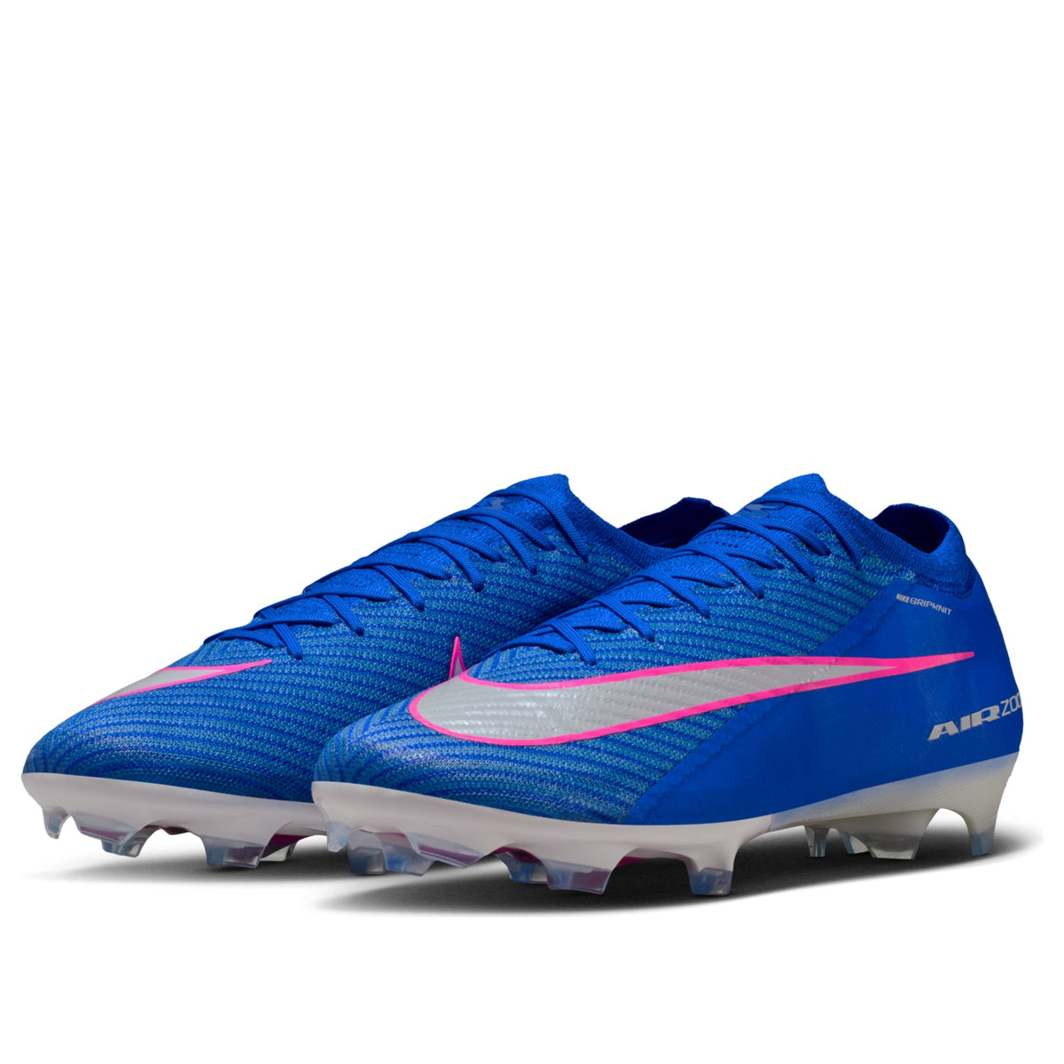 Nike Zoom Mercurial Vapor 16 Elite FG Attack Pack, driekwart aanzicht paar met grijze en felroze voetbalzool