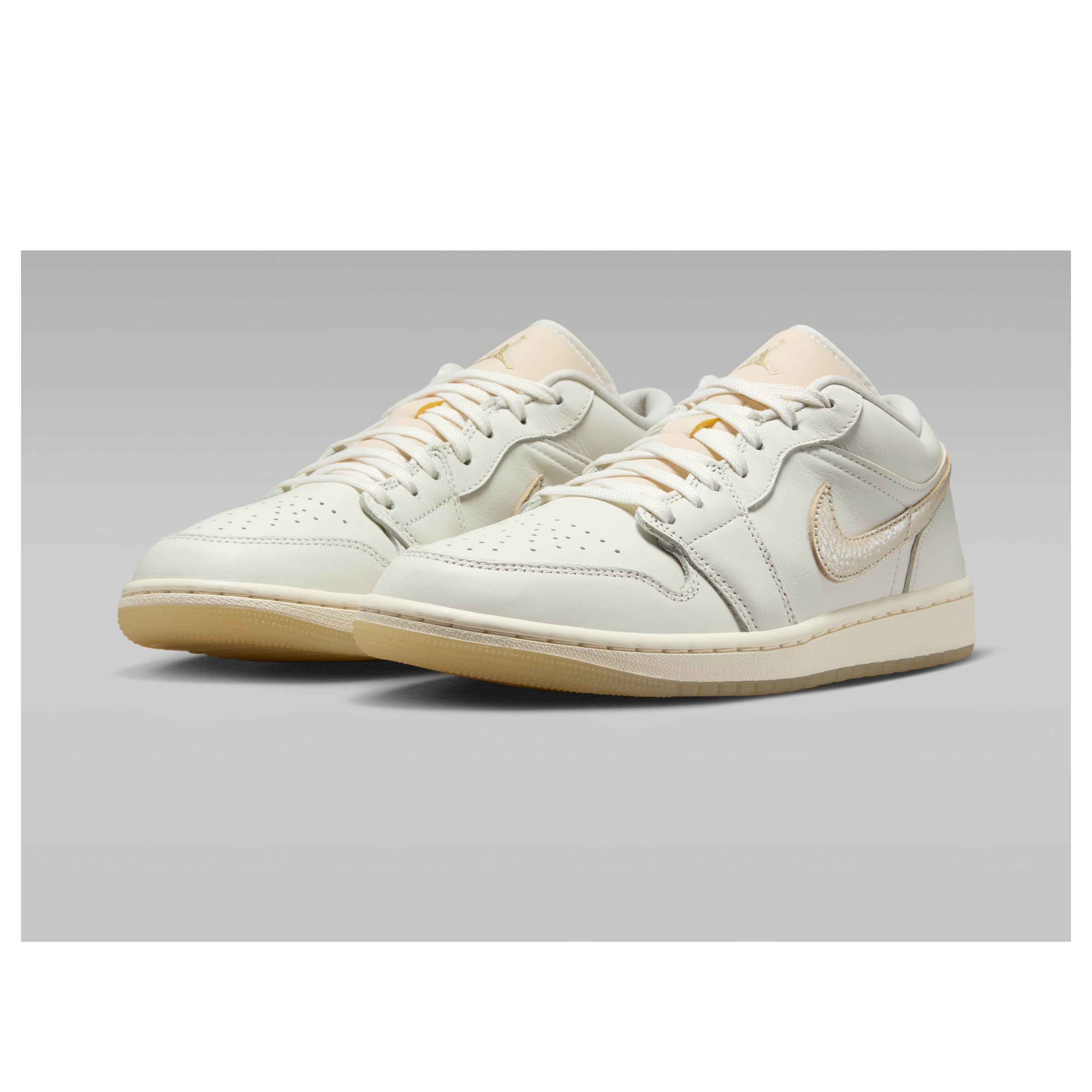 Jordan 1 Low SE Metallic Team Gold
