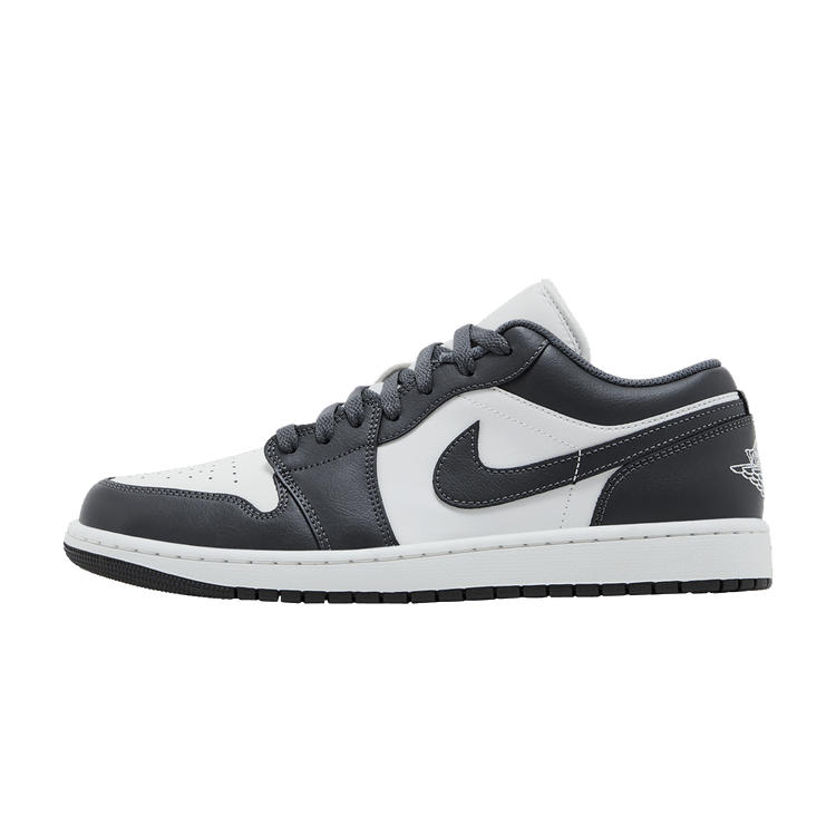 Jordan 1 Low Grey White, zijaanzicht met zwart-witte kleurvlakken, Nike Swoosh logo en contrasterende zool