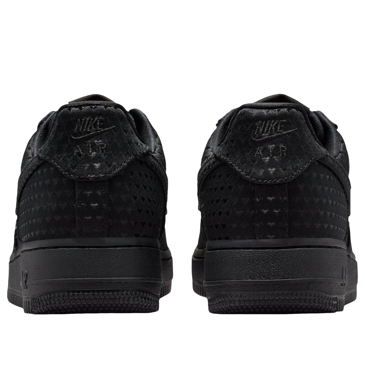 Nike Air Force 1 Low Valentine's Day Triple Black, achteraanzicht met Nike Air branding en reliëfpatroon