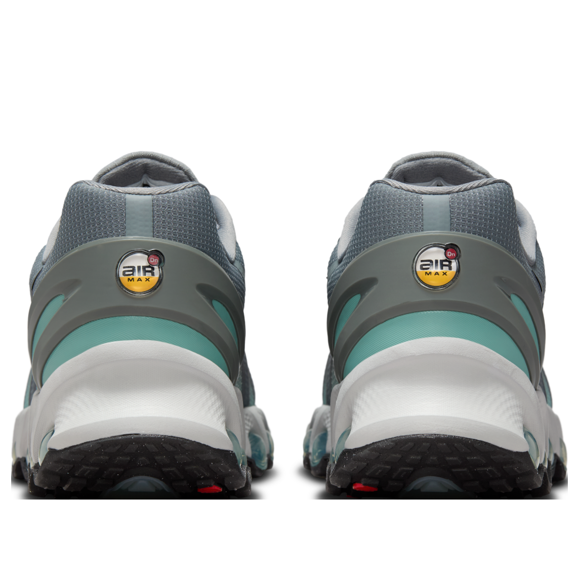 Nike Air Max Dn8 Cool Grey Cannon achteraanzicht paar, turquoise zoolaccent en Air Max logo op hiel