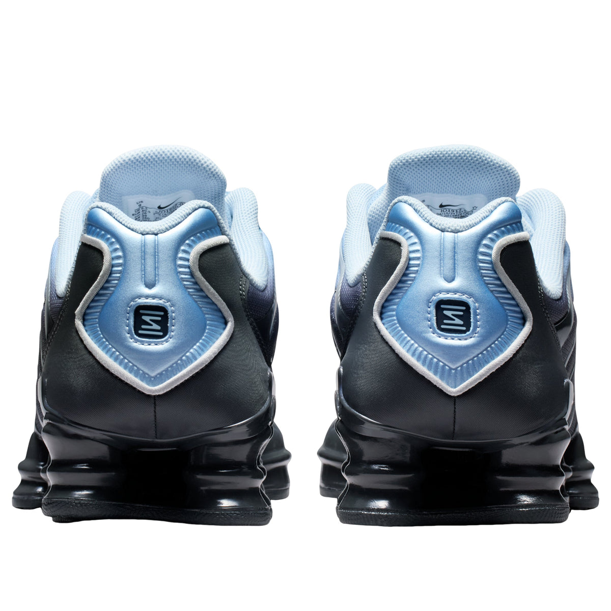 Nike Shox TL Light Armory Blue, achteraanzicht van beide schoenen met zwarte Shox-kolommen en blauwe accenten